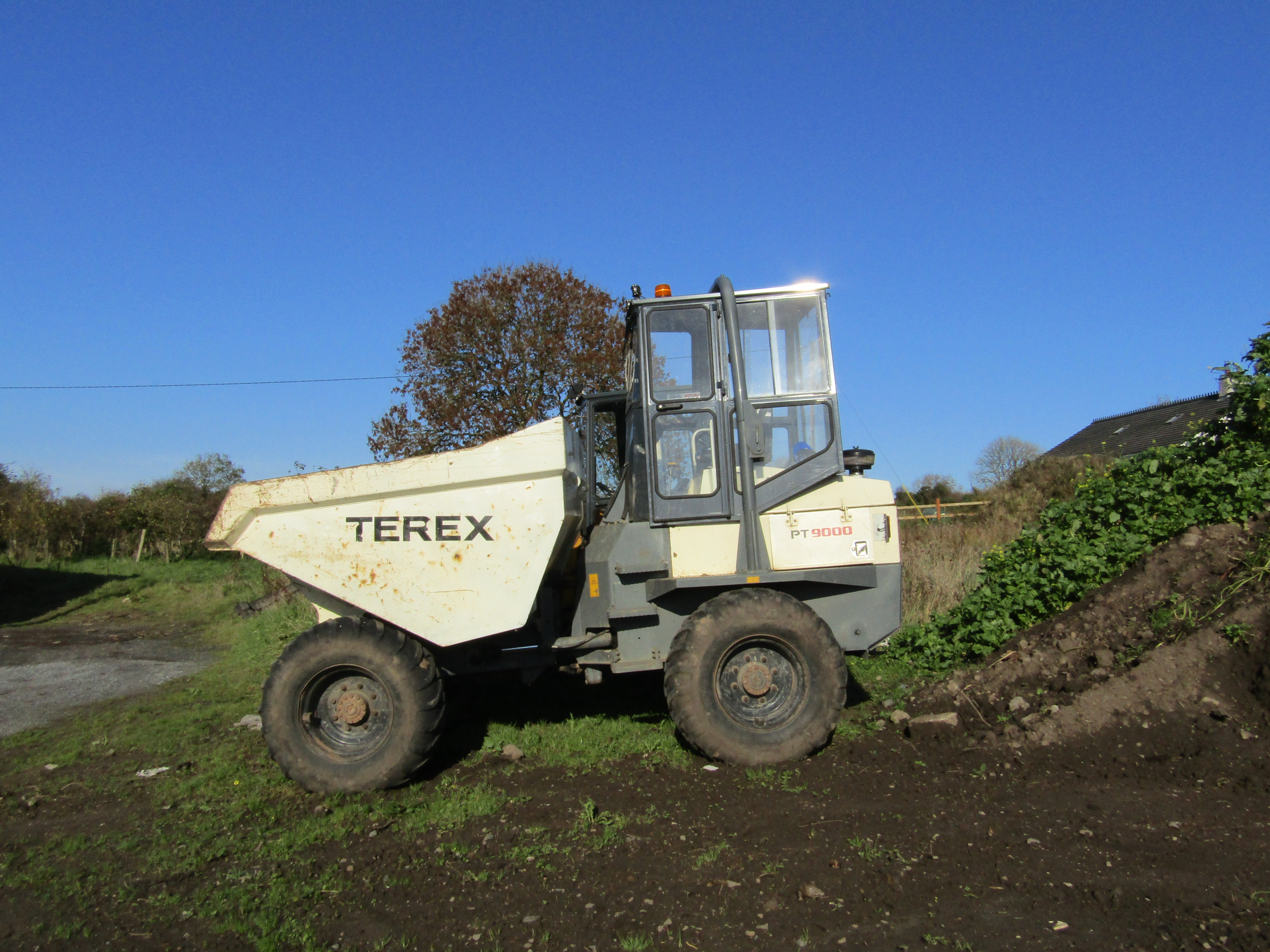 declan mc ellin plant hire logo